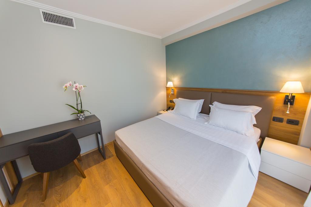 Hotel Butrinti 4*